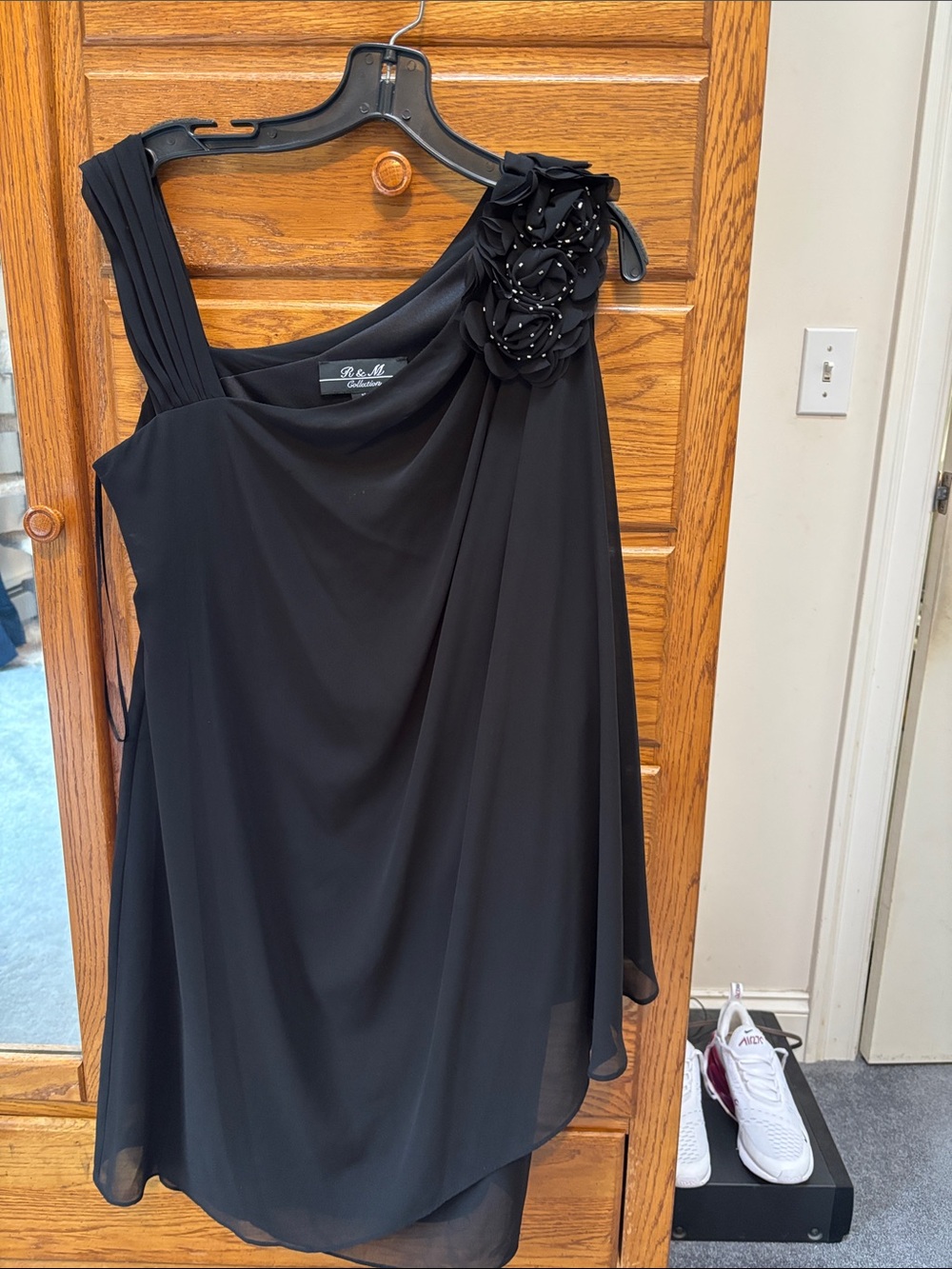 Black One-Shoulder Floral-Embellished Evening Dress